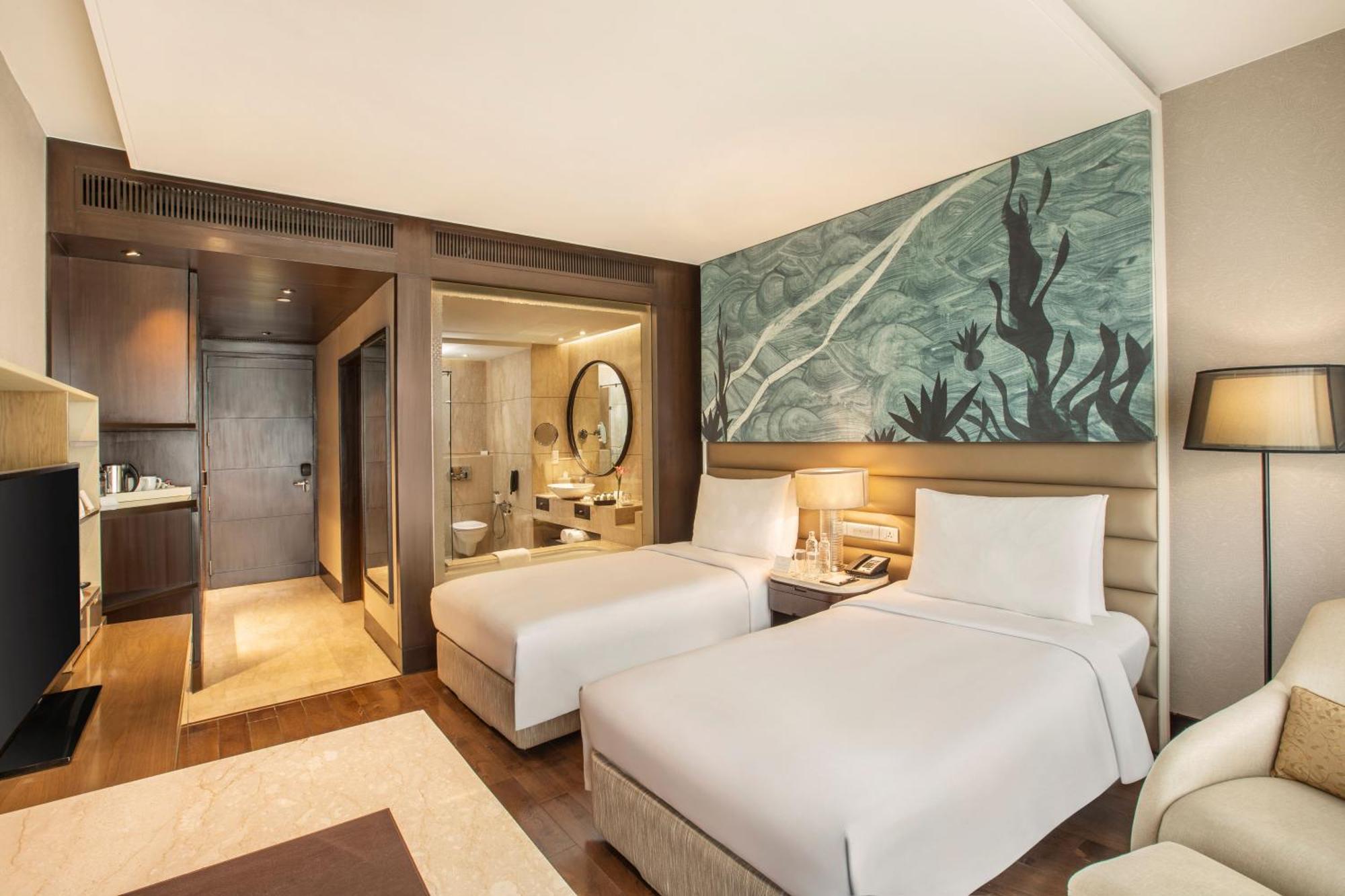 The Leela Ambience Convention Hotel Delhi Nueva Delhi Exterior foto Deluxe Room