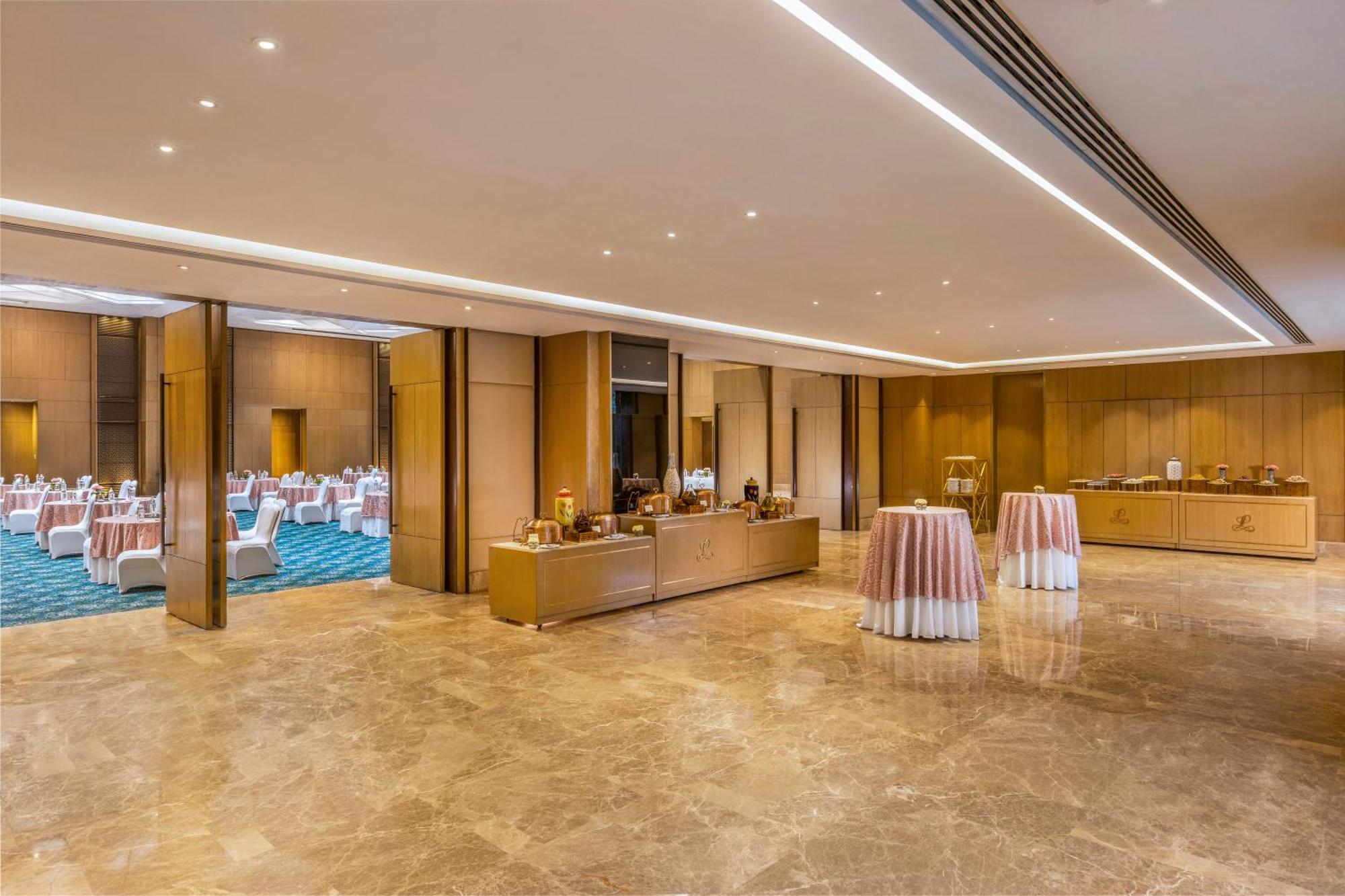 The Leela Ambience Convention Hotel Delhi Nueva Delhi Exterior foto The Grand Ballroom
