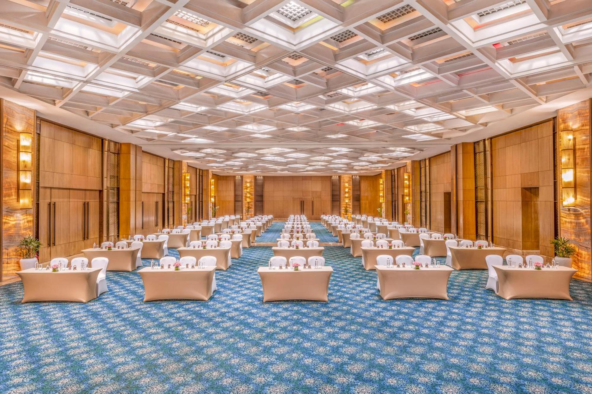The Leela Ambience Convention Hotel Delhi Nueva Delhi Exterior foto The Grand Ballroom