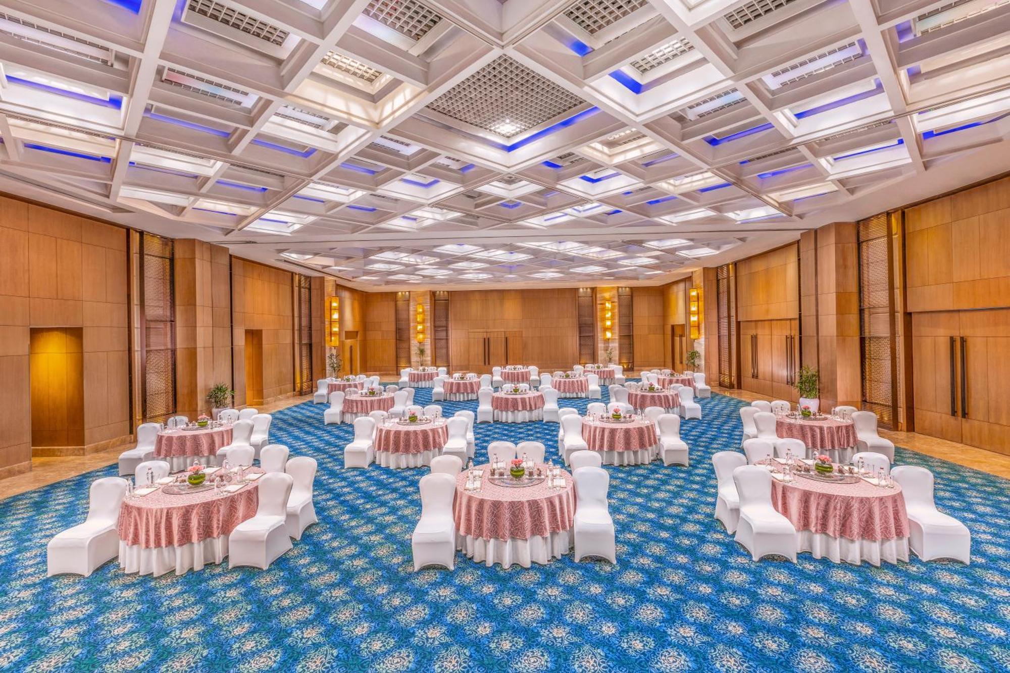 The Leela Ambience Convention Hotel Delhi Nueva Delhi Exterior foto The Grand Ballroom