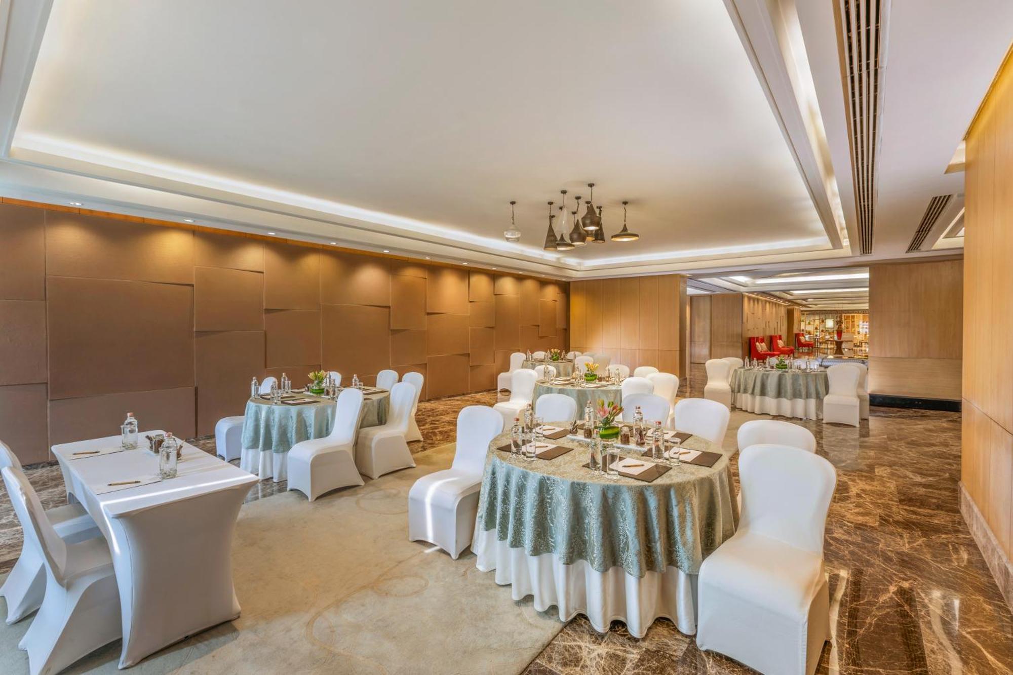 The Leela Ambience Convention Hotel Delhi Nueva Delhi Exterior foto The Imperial Ball Room