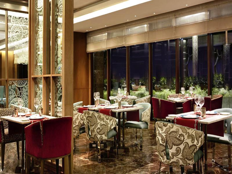The Leela Ambience Convention Hotel Delhi Nueva Delhi Exterior foto The restaurant