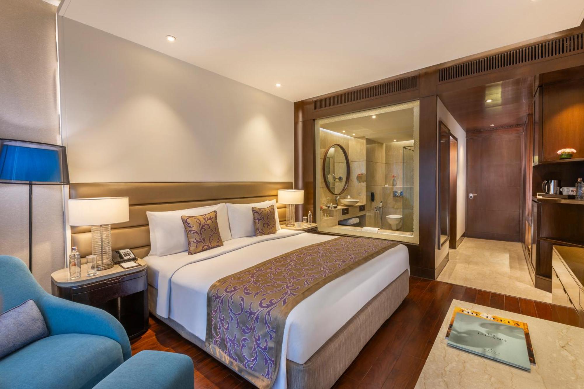 The Leela Ambience Convention Hotel Delhi Nueva Delhi Exterior foto A room at the Taj Bengal