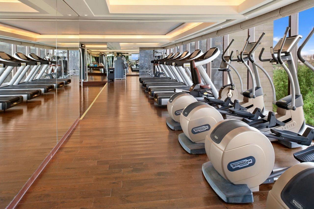 The Leela Ambience Convention Hotel Delhi Nueva Delhi Exterior foto The gym at the hotel
