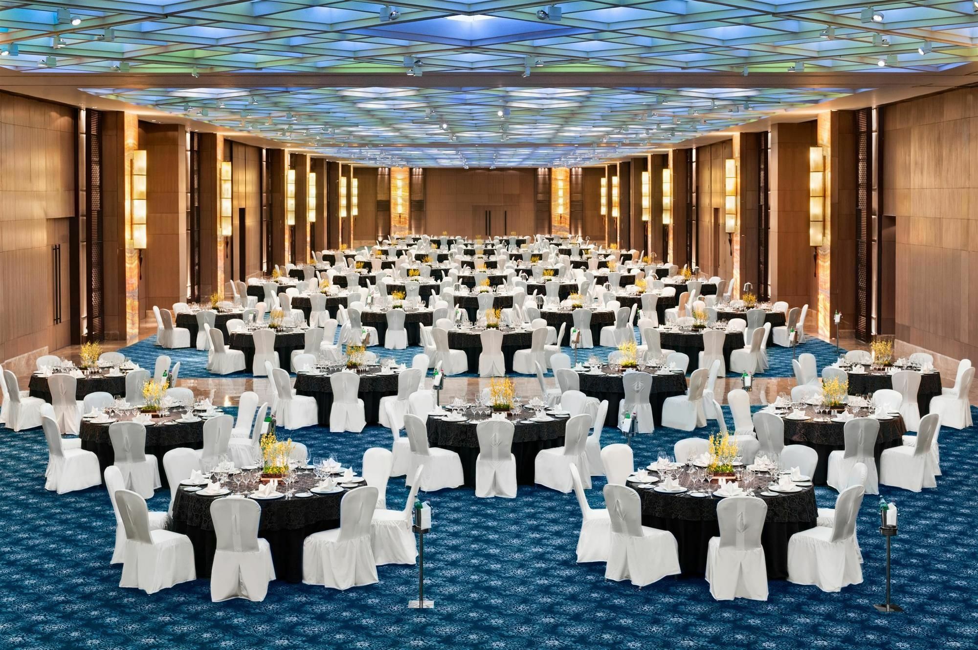 The Leela Ambience Convention Hotel Delhi Nueva Delhi Exterior foto The Grand Ballroom